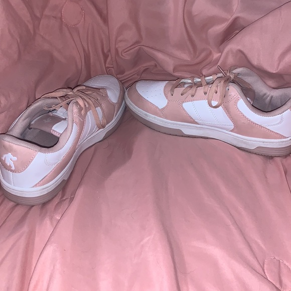 SHOES - Picture 4 of 5